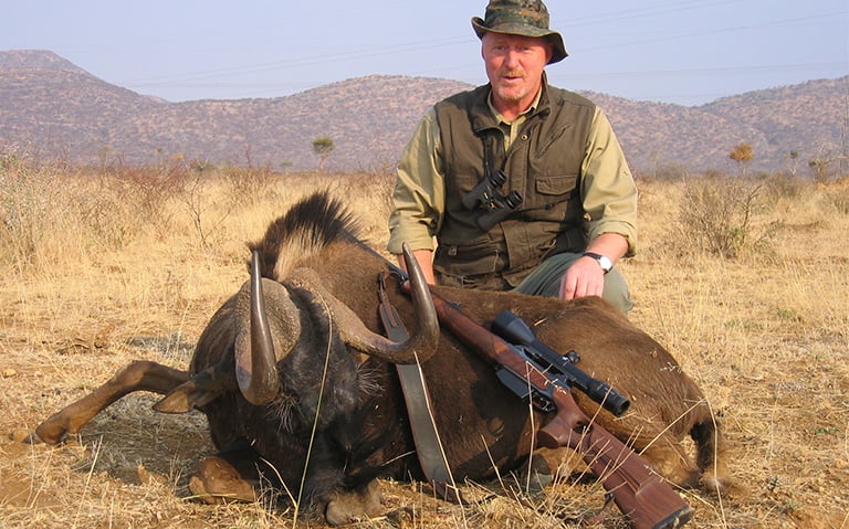Black-wildebeest-hunting.jpg
